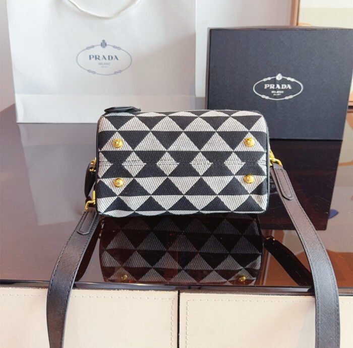 Prada Diamond Patterned Shoulder Bag(3colors 21cm ) - 图片 4