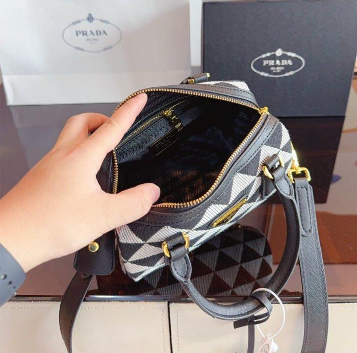 Prada Diamond Patterned Shoulder Bag(3colors 21cm ) - 图片 7
