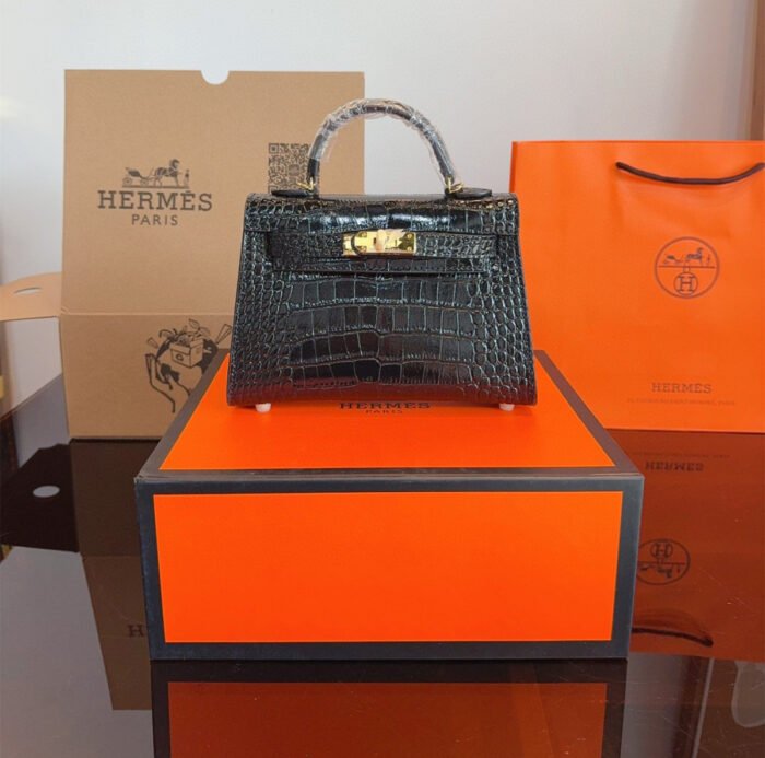 Hermès Crocodile patterned Kelly bag（21 * 7 * 4cm）
