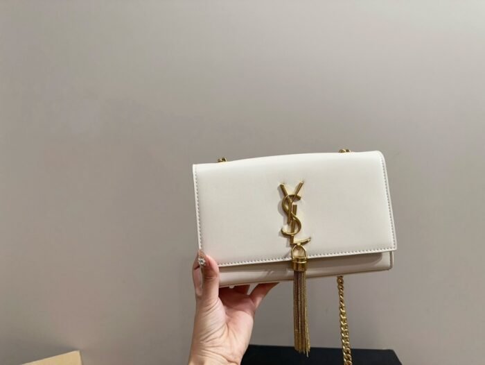 YSL plain weave tassel shoulder bag（22*14cm）