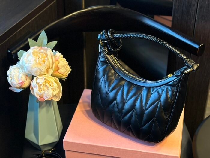 Miumiu armpit bag（4colors 22*15cm） - 图片 7