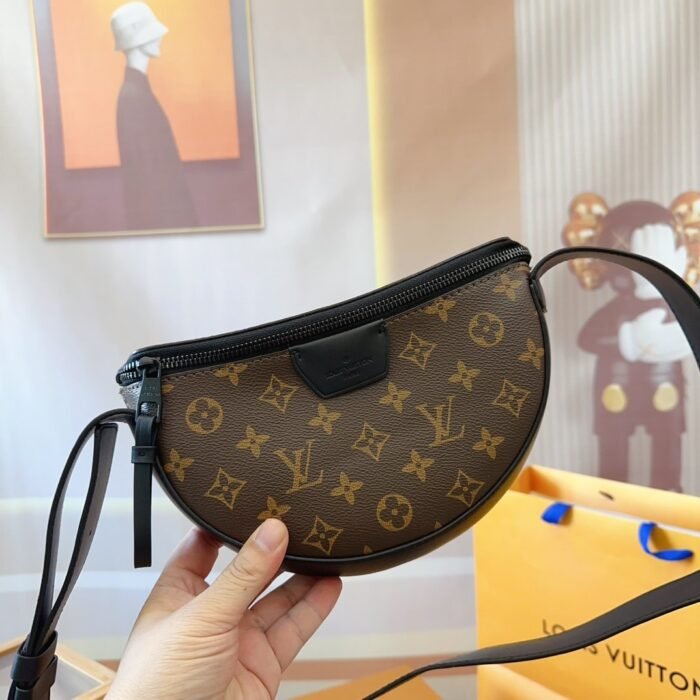 LV M23835 shoulder bag（24x16x4cm）