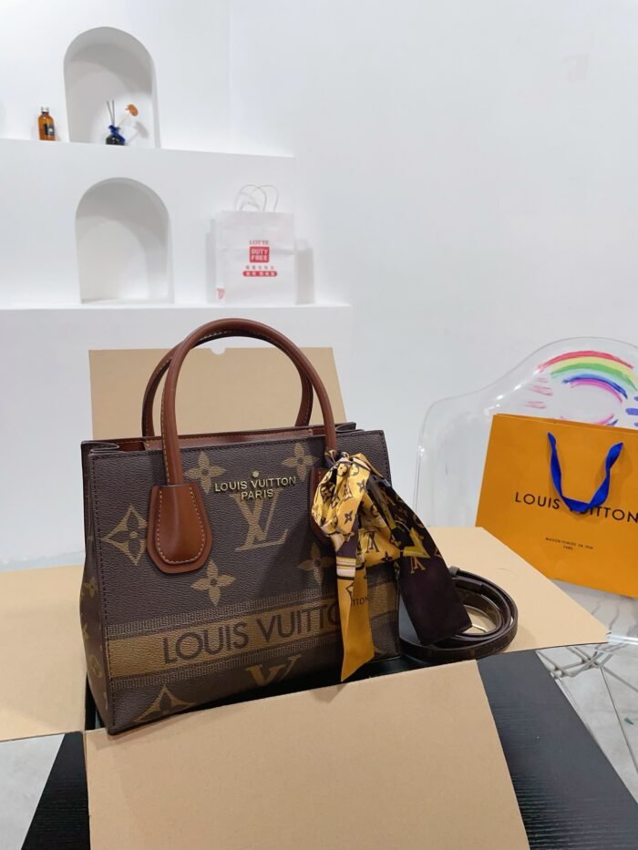 LV new handbag（25*21cm）