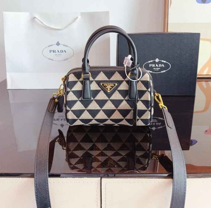 Prada Diamond Patterned Shoulder Bag(3colors 21cm ) - 图片 3