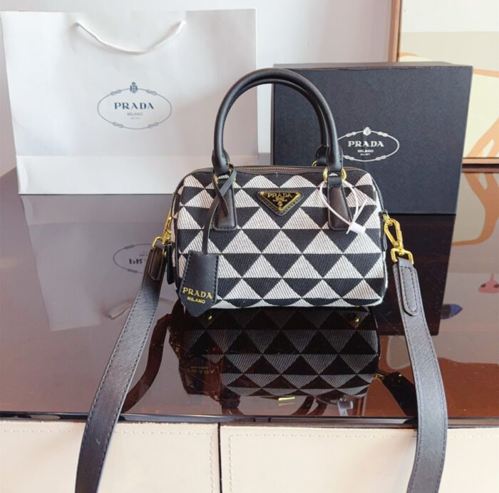 Prada Diamond Patterned Shoulder Bag(3colors 21cm ) - 图片 9