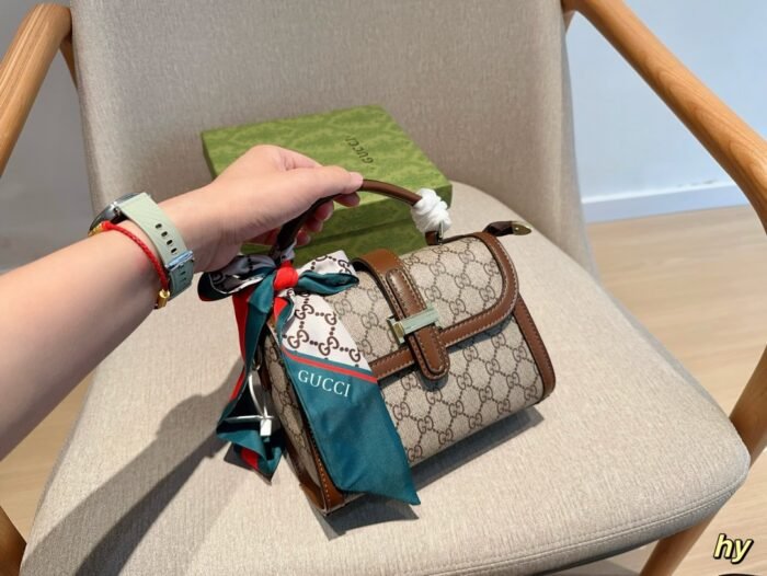 Gucci crossbody bag（Delivery scarves 21*15cm）