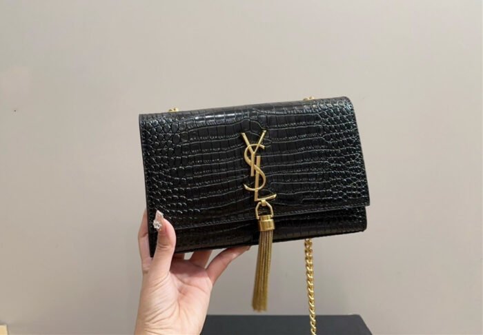 YSL crocodile patterned tassel shoulder bag（22*14cm）