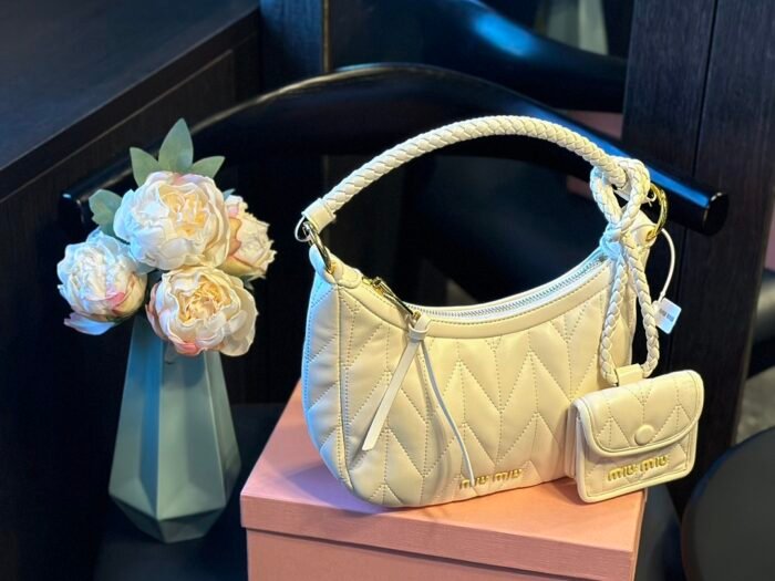 Miumiu armpit bag（4colors 22*15cm） - 图片 4