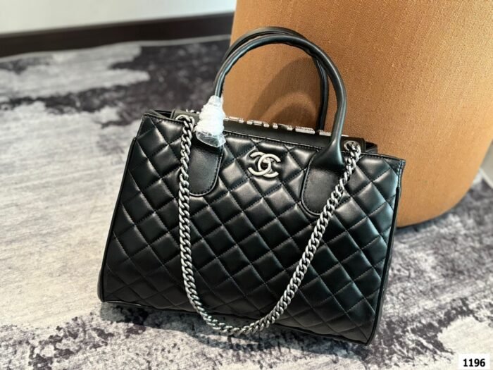 Chanel new handbag（32*24cm）