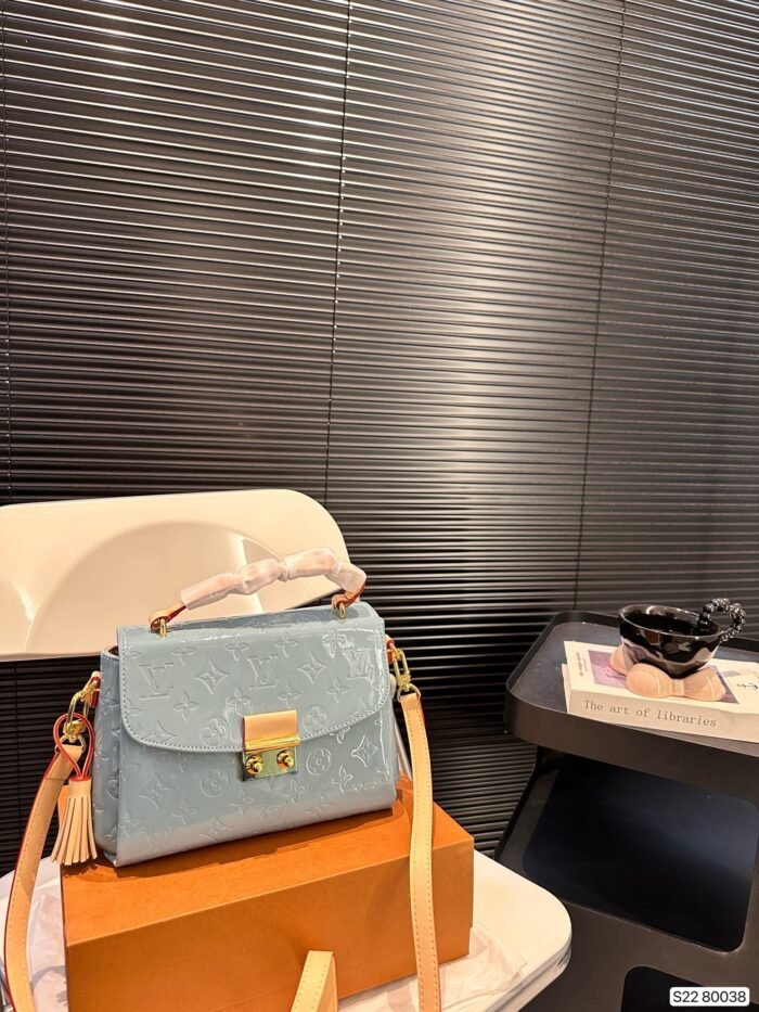 LV Croisette patent leather flap handbag(3colors 24*17cm)